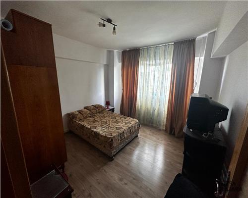 APARTAMENT DE VANZARE  3  CAMERE ( COMISARIAT)