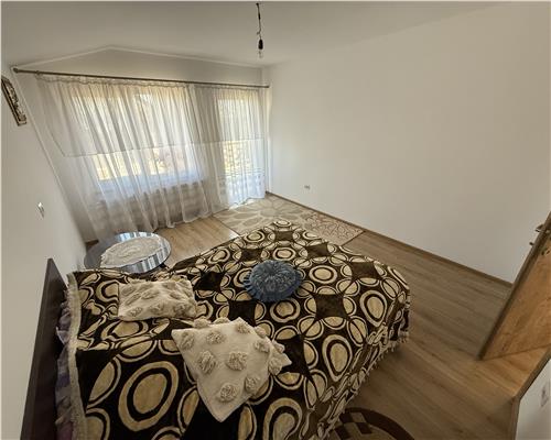CASA / VILA  DE INCHIRIAT, CENTRU