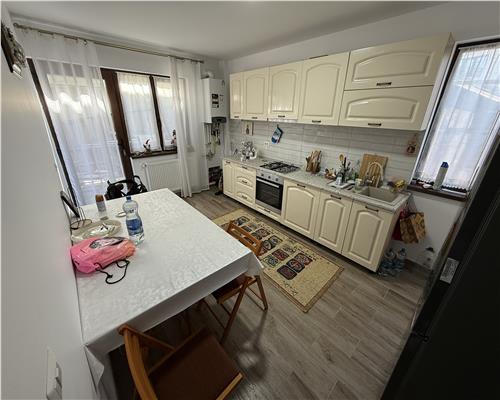 CASA / VILA  DE INCHIRIAT, CENTRU