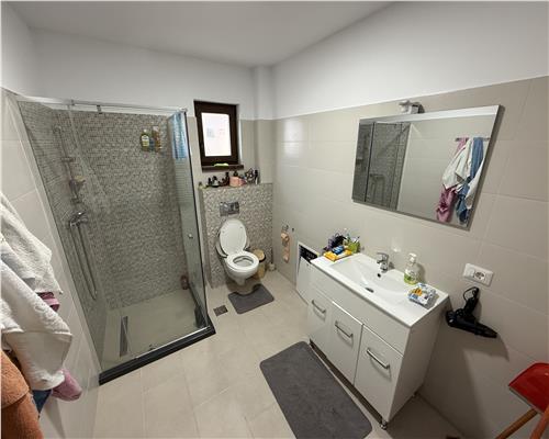 CASA / VILA  DE INCHIRIAT, CENTRU
