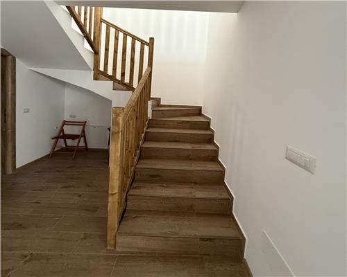 CASA / VILA  DE INCHIRIAT, CENTRU