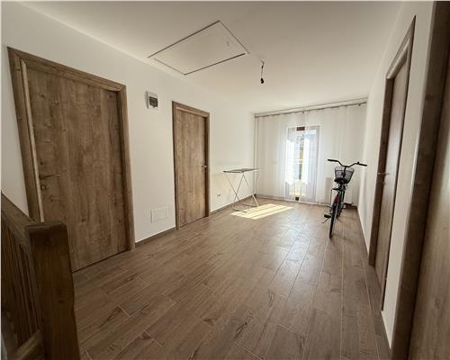 CASA / VILA  DE INCHIRIAT, CENTRU