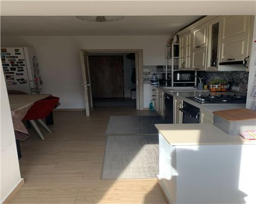 APARTAMENT 3 CAMERE, ETAJ 1, ULTRACENTRAL!