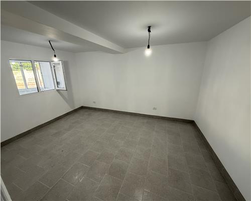 Spatiu comercial, Crang Petresti