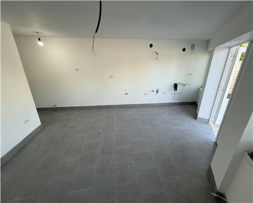 Spatiu comercial, Crang Petresti