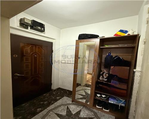 APARTAMENT 3 CAMERE, ETAJ 1, LICEU UNIREA