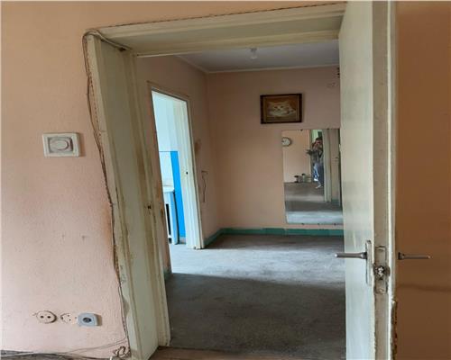 Apartament 3 camere Titan, Potcoava