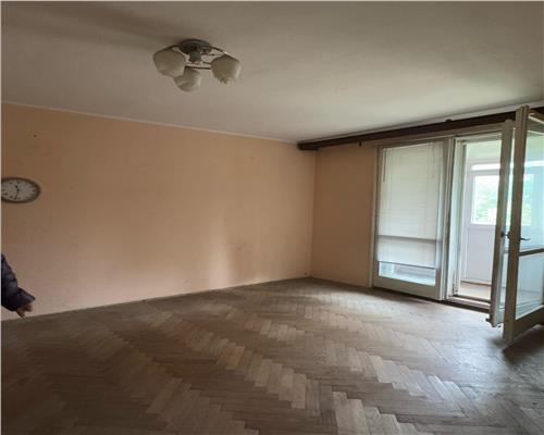 Apartament 3 camere Titan, Potcoava