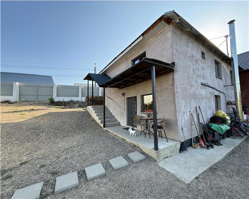 Casa renovata integral, 107 mp utili, teren 2400 mp – Paulesti, Vrancea