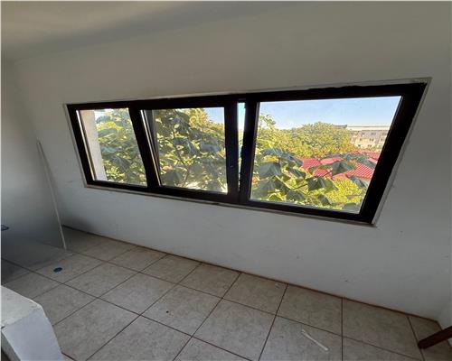 APARTAMENT 3 CAMERE, ETAJ 2, 1 DECEMBRIE