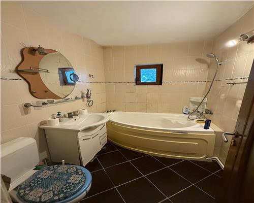APARTAMENT 3 CAMERE, ETAJ 2, 1 DECEMBRIE