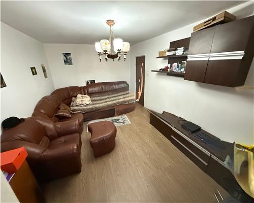 APARTAMENT 3 CAMERE, ETAJ 2, 1 DECEMBRIE