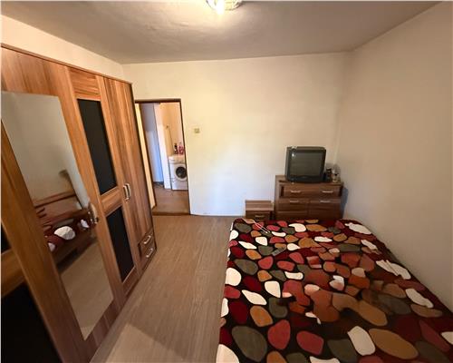 APARTAMENT 3 CAMERE, ETAJ 2, 1 DECEMBRIE