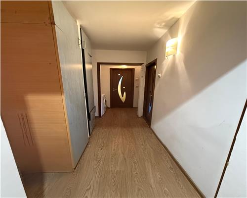 APARTAMENT 3 CAMERE, ETAJ 2, 1 DECEMBRIE