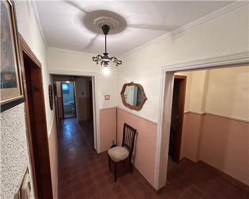 APARTAMENT 4 CAMERE, ETAJ 2, LUPENI