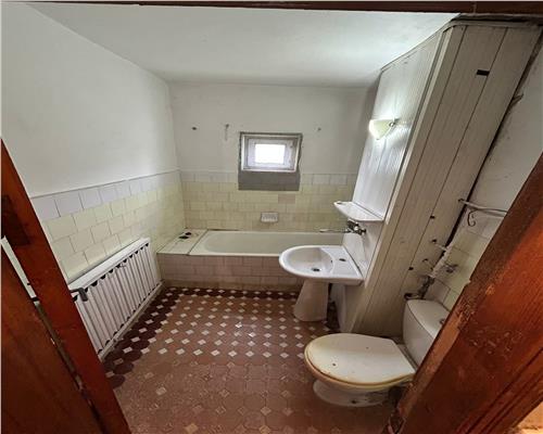 APARTAMENT 4 CAMERE, ETAJ 2, LUPENI