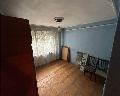 APARTAMENT 4 CAMERE, ETAJ 2, LUPENI
