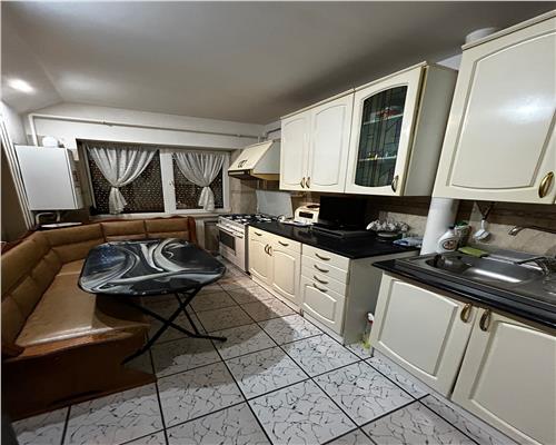 APARTAMENT 3 CAMERE  STRADA BIRSEI