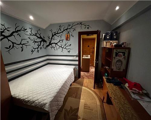 APARTAMENT 3 CAMERE  STRADA BIRSEI