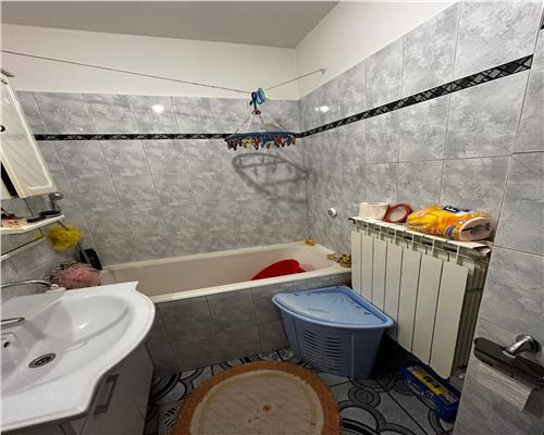 APARTAMENT 3 CAMERE  STRADA BIRSEI
