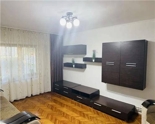 APARTAMENT 3 CAMERE ZONA LICEUL ECONOMIC