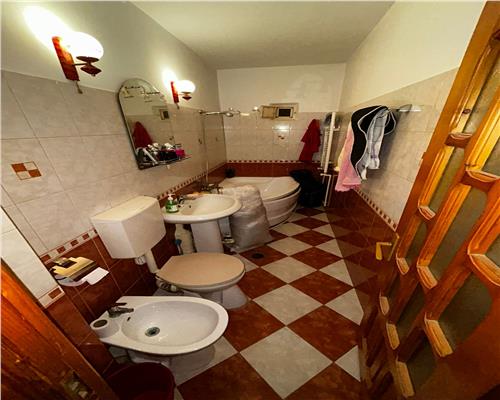 APARTAMENT 3 CAMERE SUD