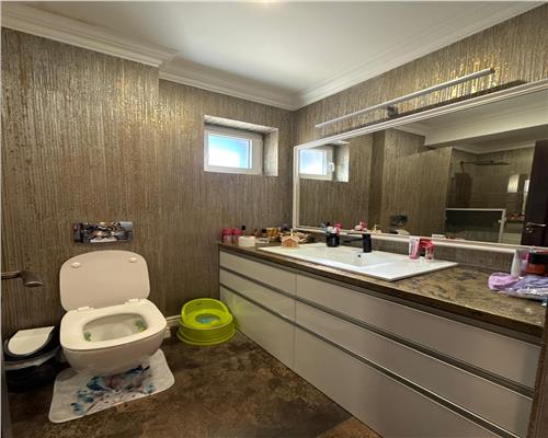 APARTAMENT 4 CAMERE ZONA PRIMARIE