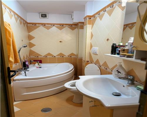 APARTAMENT DE VANZARE 4 CAMERE SUD 85MP